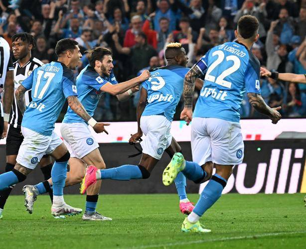 库拉索主帅：加图索一直为失败找借口，我想在世界杯踢意大利（库拉索主帅怒斥加图索总为失利找借口，盼世界杯碰意大利）