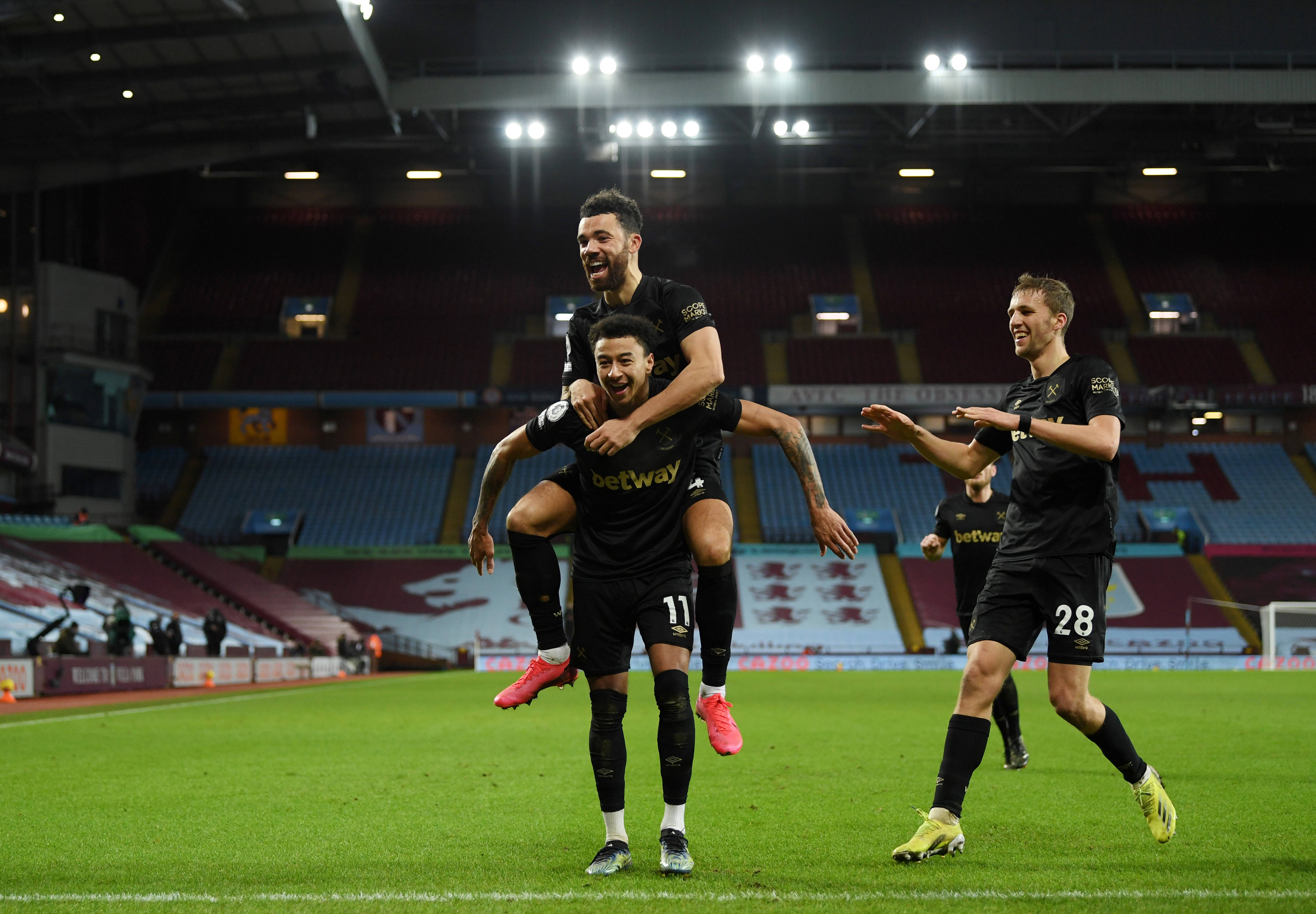 意媒：米兰希望魔笛能帮助推动卢宁加盟，皇马估价2500万欧（意媒：米兰盼莫德里奇出面促成卢宁加盟，皇马要价2500万欧）