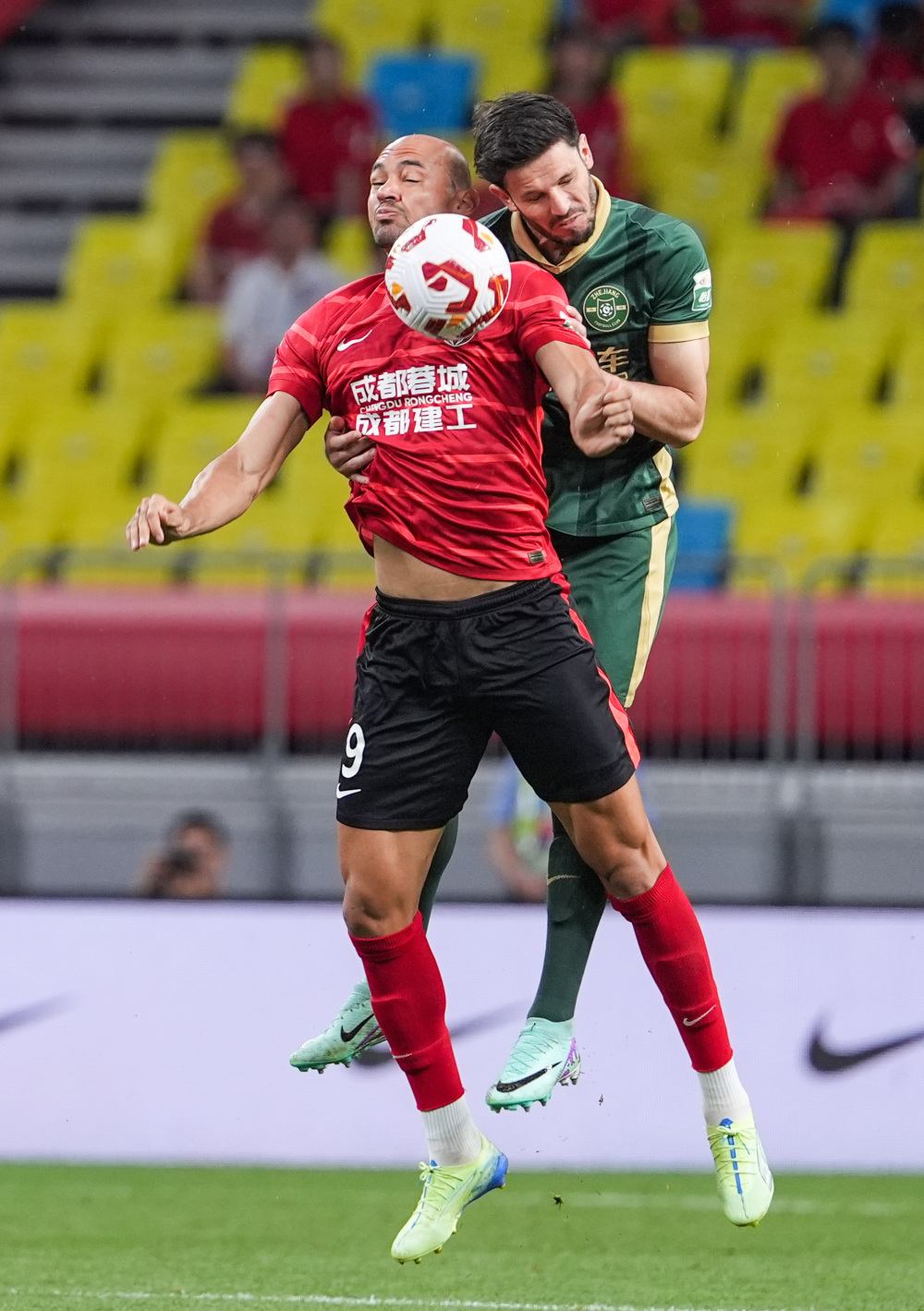 阿方索-戴维斯：复出的感觉太棒了，我满脸笑容（阿方索-戴维斯：重返赛场太爽了，脸上挂满笑容）