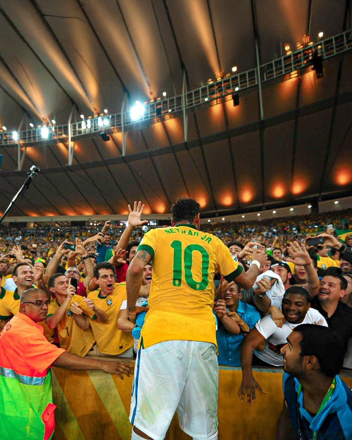 杜兰特关键中投命中，全场欢呼（杜兰特关键时刻中投命中，引爆全场）