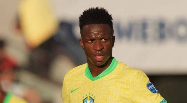 卡牌大师？皇马本场主裁本赛季此前7场西甲出示35黄6红（皇马此役主裁发牌频繁：本季前7场西甲出示35黄6红）