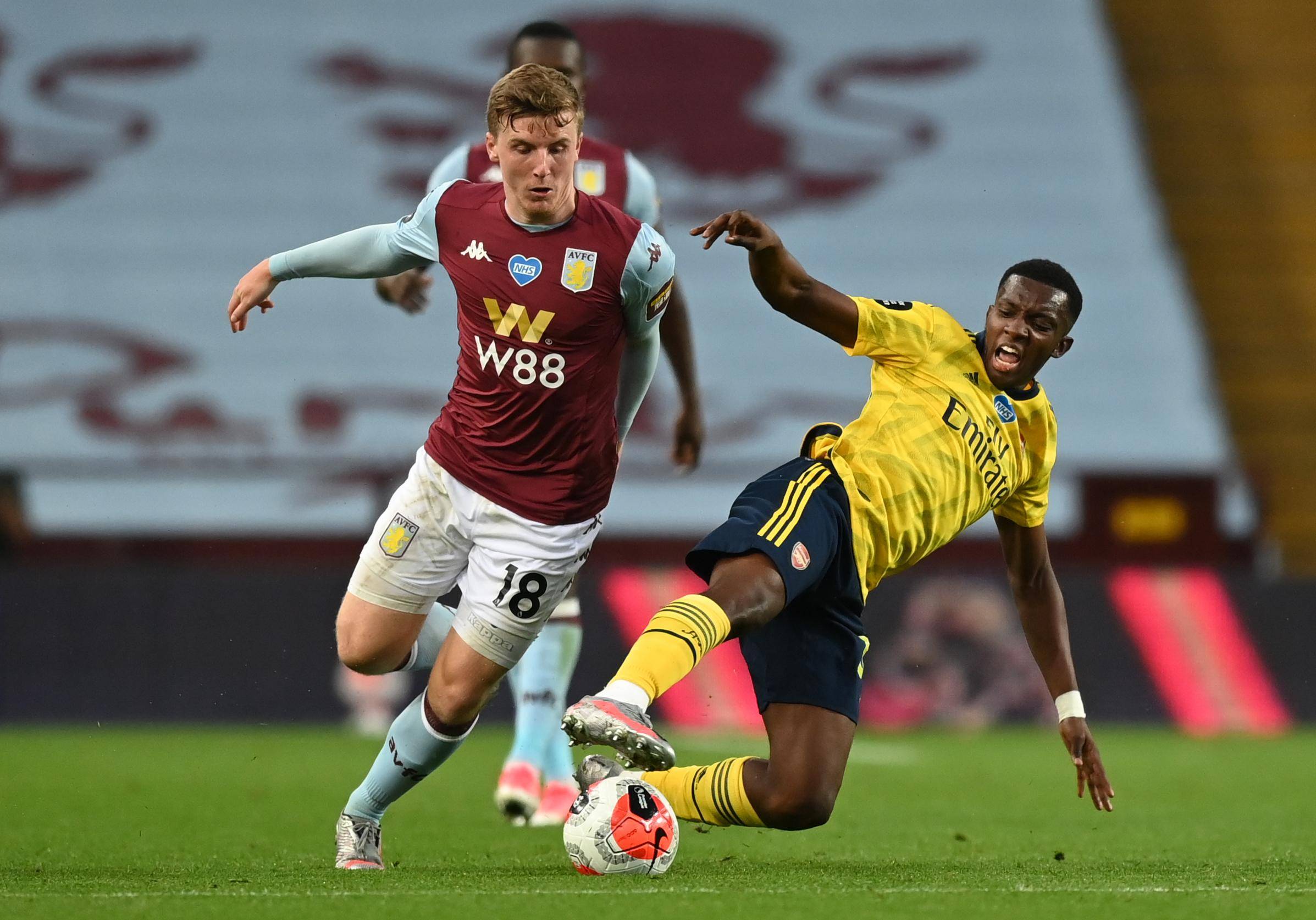 2025中超助攻榜：纳萨里奥、克雷桑9次并列第一，韦世豪8次（2025中超助攻榜：纳萨里奥与克雷桑各9助并列榜首，韦世豪8助紧随其后）