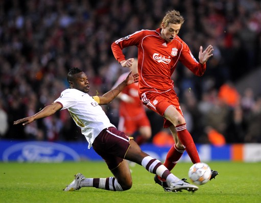 后腰全场传球成功率达 92%，表现全面（后腰传球成功率高达92%，攻防俱佳）