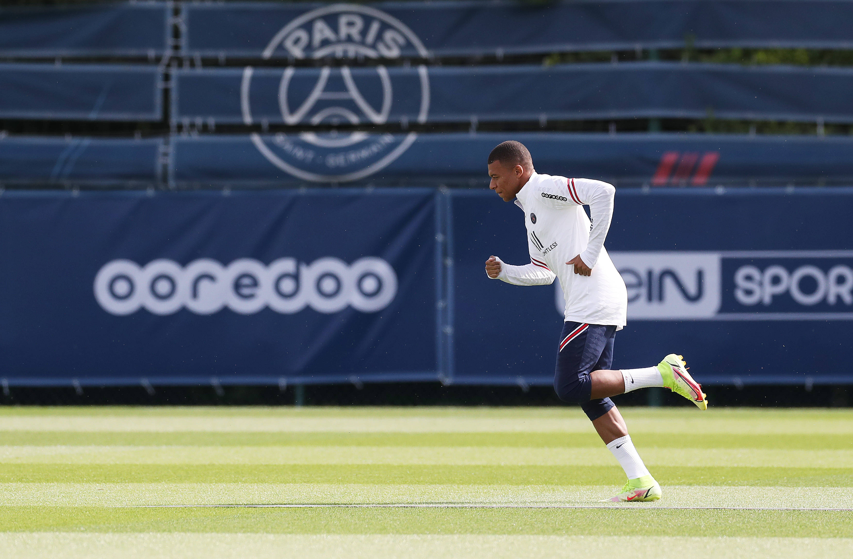 践行三亿人上冰雪 “冰超”联赛火爆进行中冰超联赛冰雪体育（助力三亿人上冰雪，冰超联赛火热进行中）