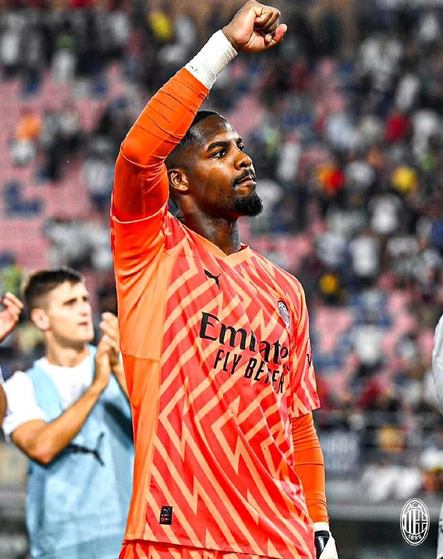 阿莱格里：防守是全队的事，要想赢得比赛就必须弄脏裤子（阿莱格里：防守需全员参与，想赢球就得不怕弄脏球衣）