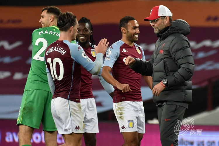 佩林卡：我把里夫斯绝杀森林狼的照片印在高尔夫球上送给了他（佩林卡：把里夫斯绝杀森林狼的瞬间印在高尔夫球上，作为礼物送给他）