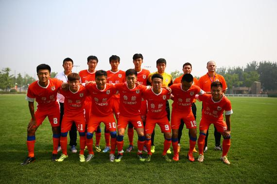 库普梅纳斯：我踢后卫感觉很好；斯帕莱蒂带来了积极的氛围（库普梅纳斯：后卫位置适应良好，斯帕莱蒂营造积极氛围）